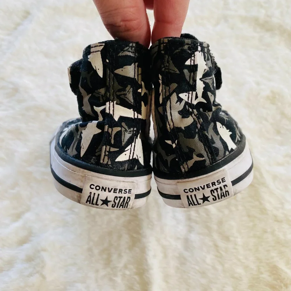 Converse Chuck Taylor All Star Hi-Top Toddler Sneakers Shark Pattern size 5